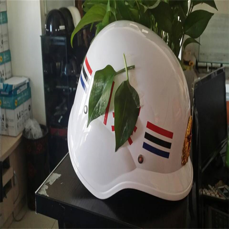 白色德式纠察盔武装腰带防暴纠察头盔防暴器材