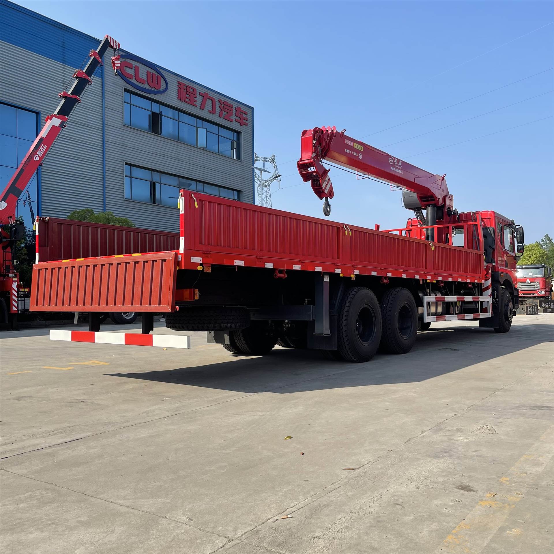 天津东风华神后八轮10吨随车吊  吊装能力强