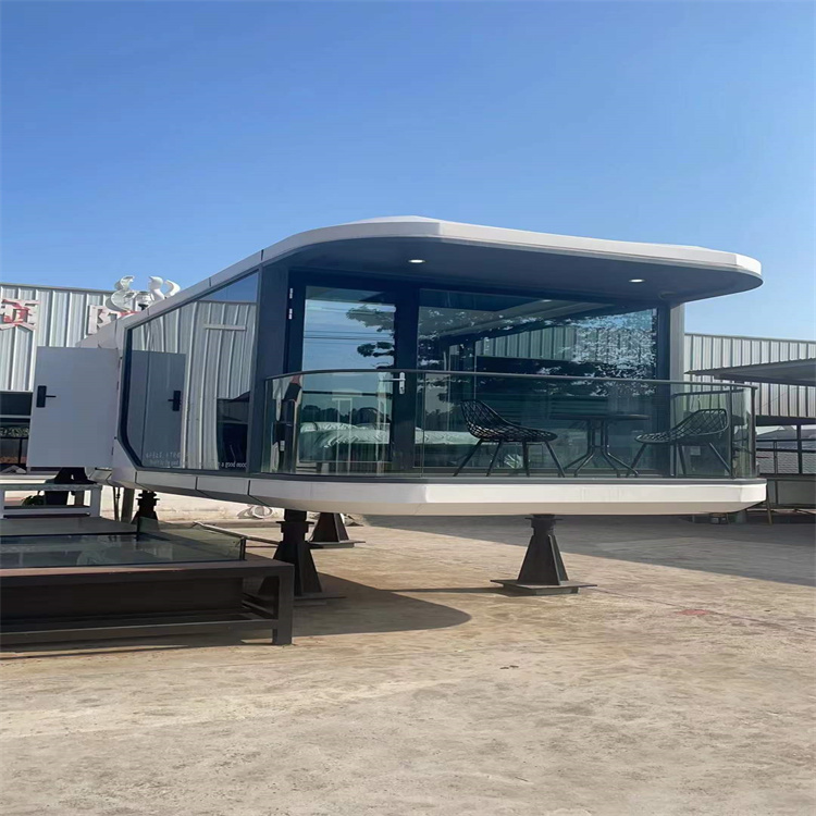 太空舱可以说是未来的房子,采用的全是移动式新型的科技,外形基本都是