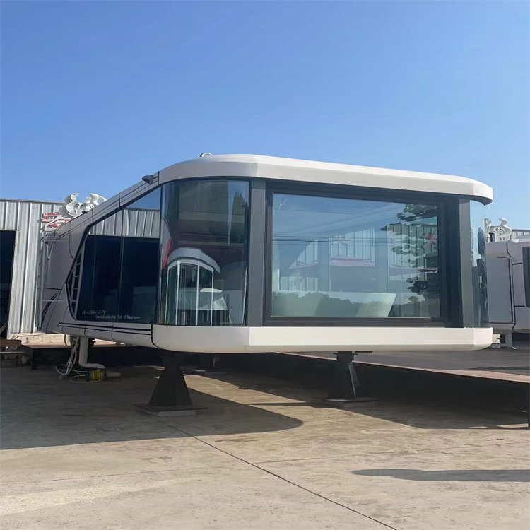 太空舱可以说是未来的房子,采用的全是移动式新型的科技,外形基本都是