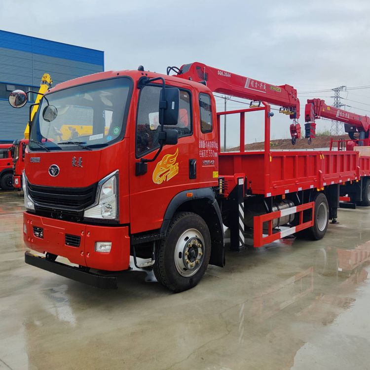 重汽豪曼4.2米随车吊  云内d30发动机170马力