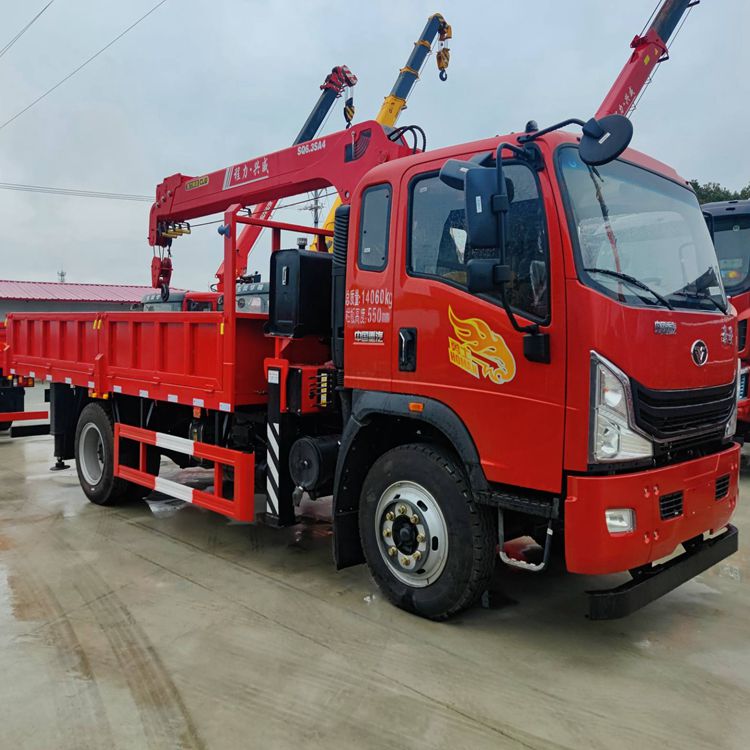 重汽豪曼4.2米随车吊  云内d30发动机170马力