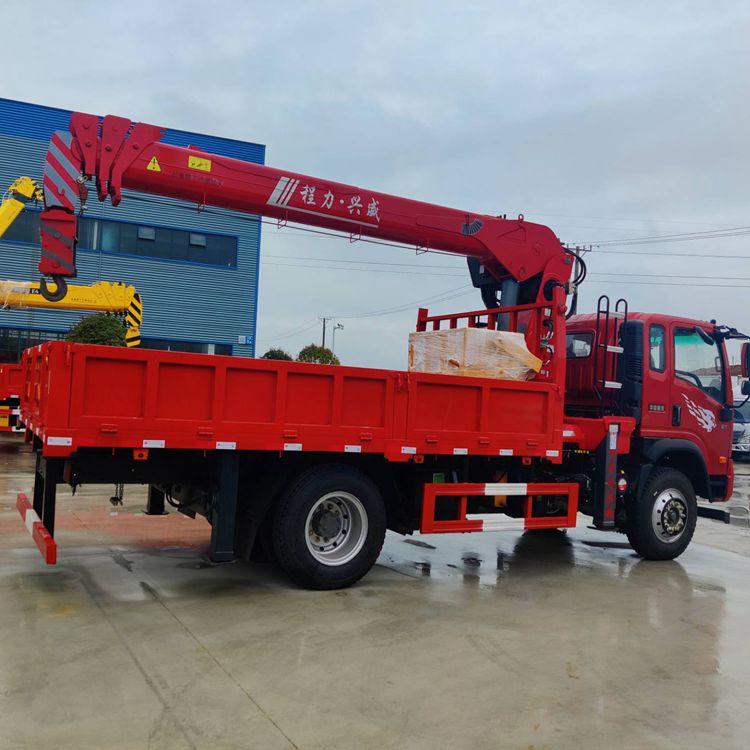 重汽豪曼4.2米随车吊  云内d30发动机170马力