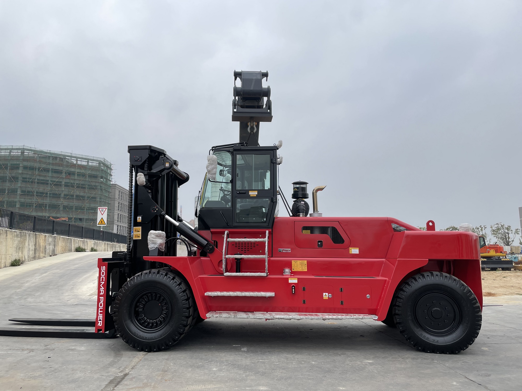 装载30吨叉车品牌山东30吨集装箱叉车出租