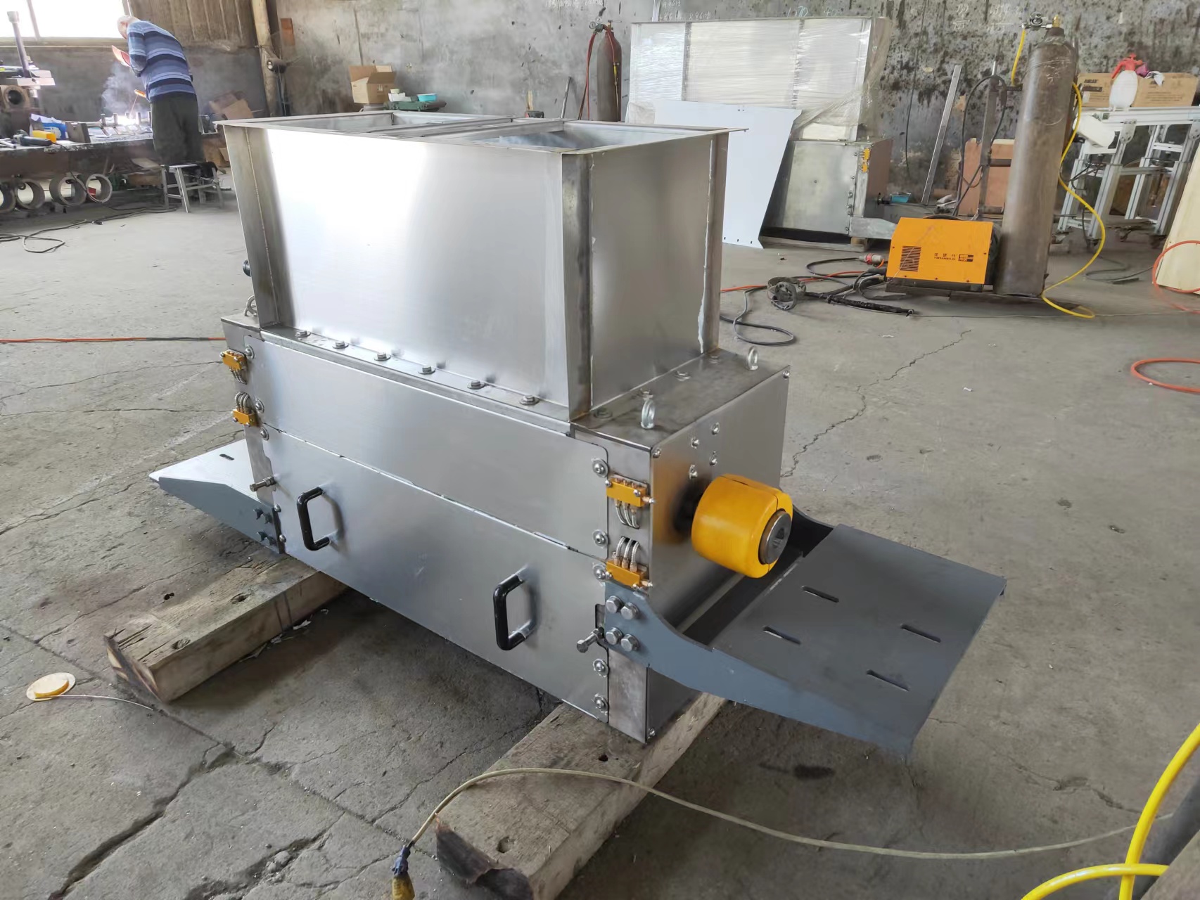 德州1500污泥切条机电镀污泥市政污泥生活污泥切条成型机厂家