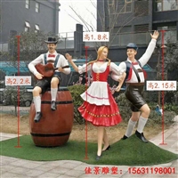 玻璃钢喝啤酒人物雕塑 啤酒节啤酒主题景观摆件