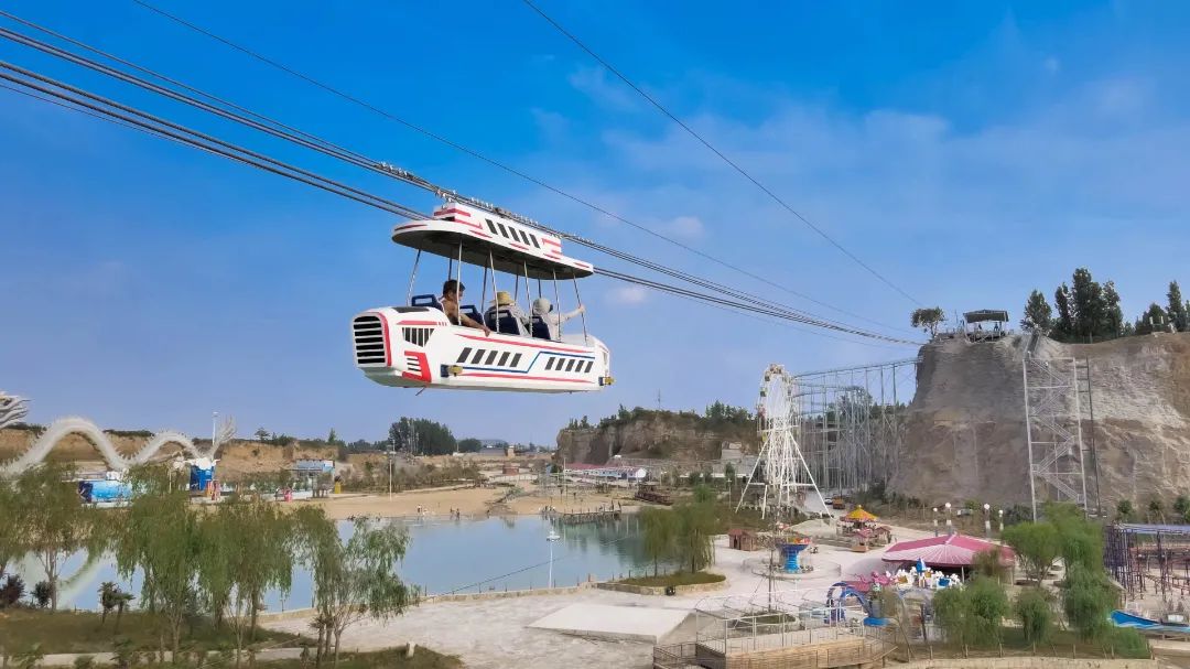 景区新型网红设备滑翔飞翼 空中飞艇设计施工 恒瑞游乐