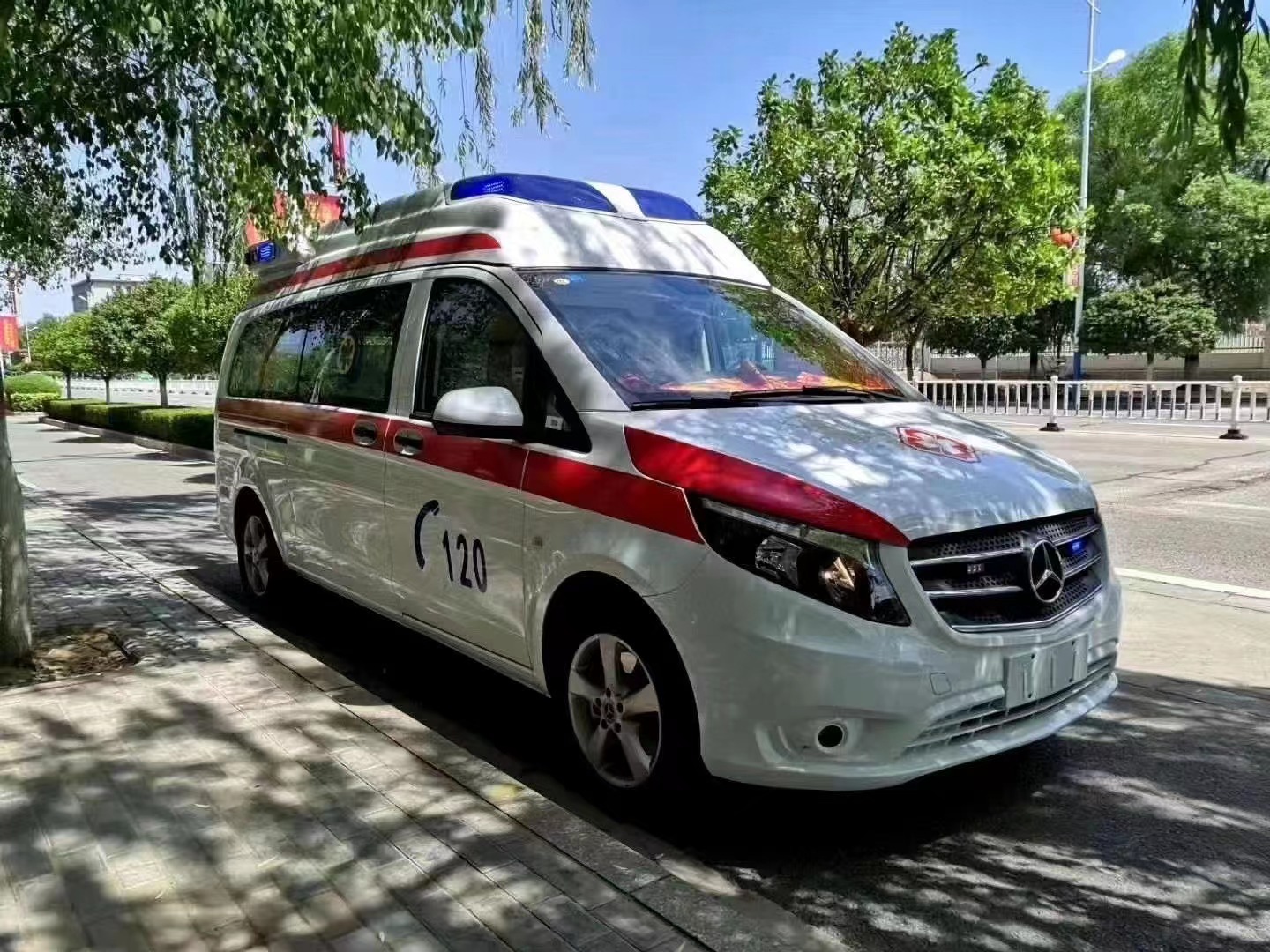 奔驰威霆 5g智能医疗救护车 负压监护型急救车 全国送车