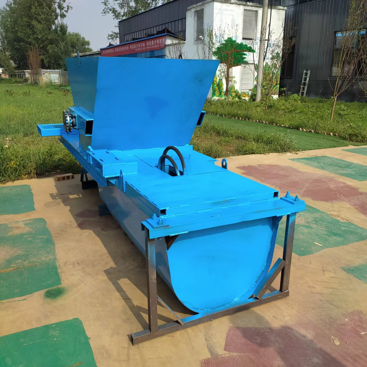 沟渠成型机水沟渠道滑模机 水渠u型槽水沟成型机 农田排水沟水渠机