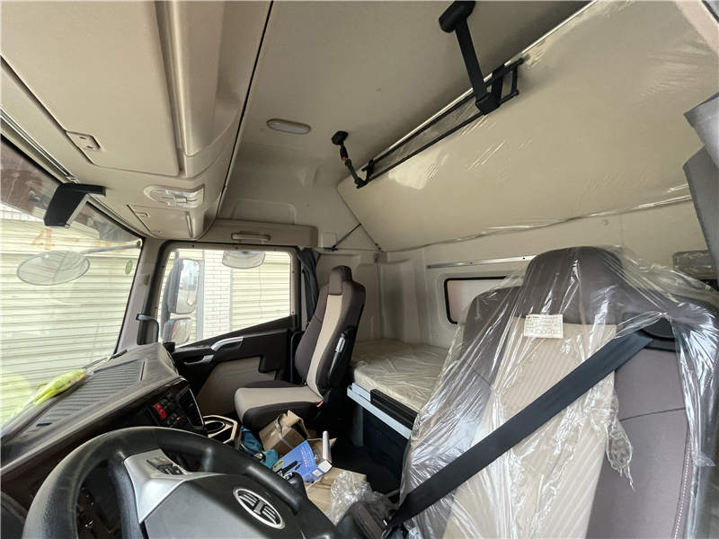 国六重汽豪沃6米8冷藏车整车外形尺寸:9230x2600x3980 (mm)厢体内部