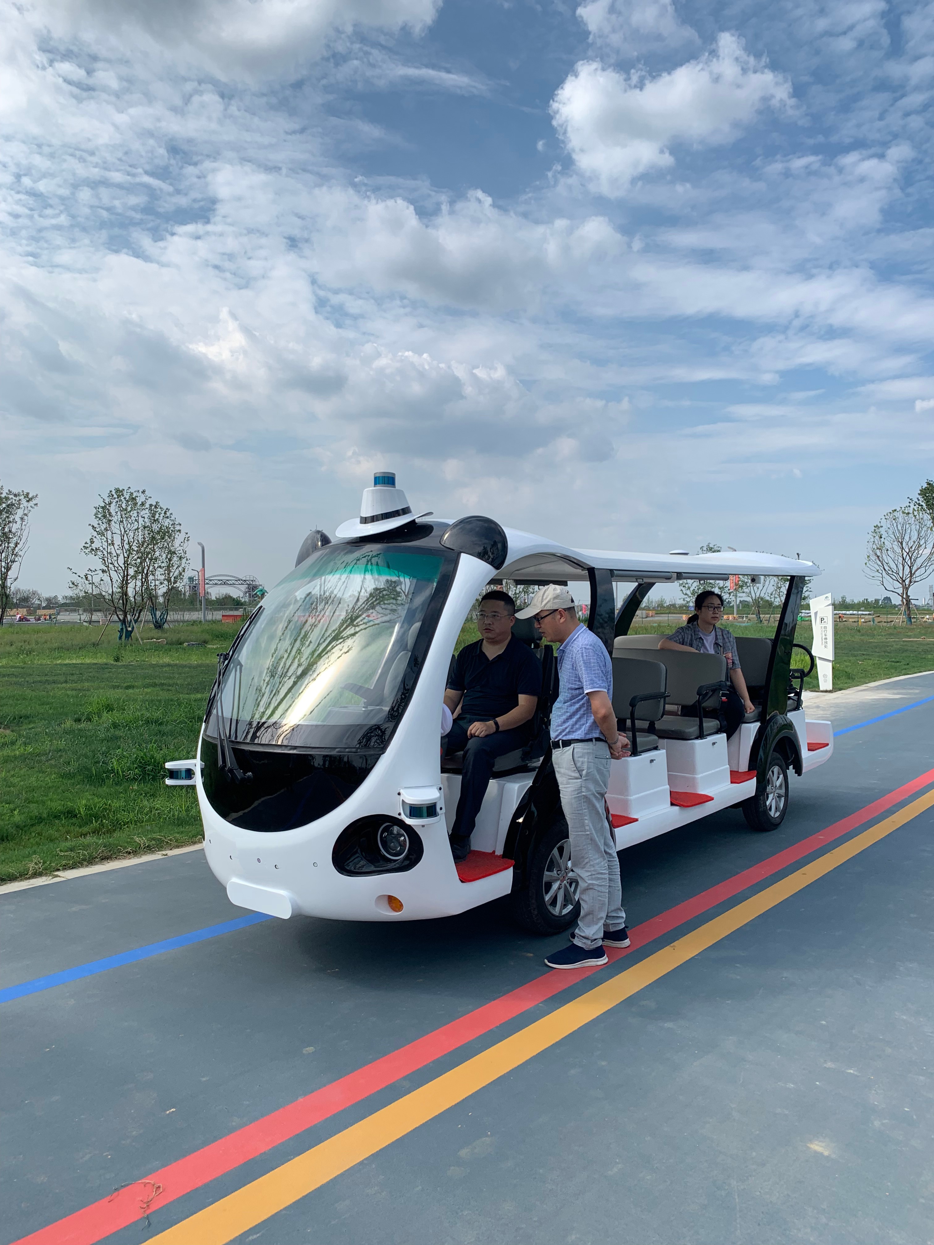 贵州电动观光车新型无人驾驶熊猫车