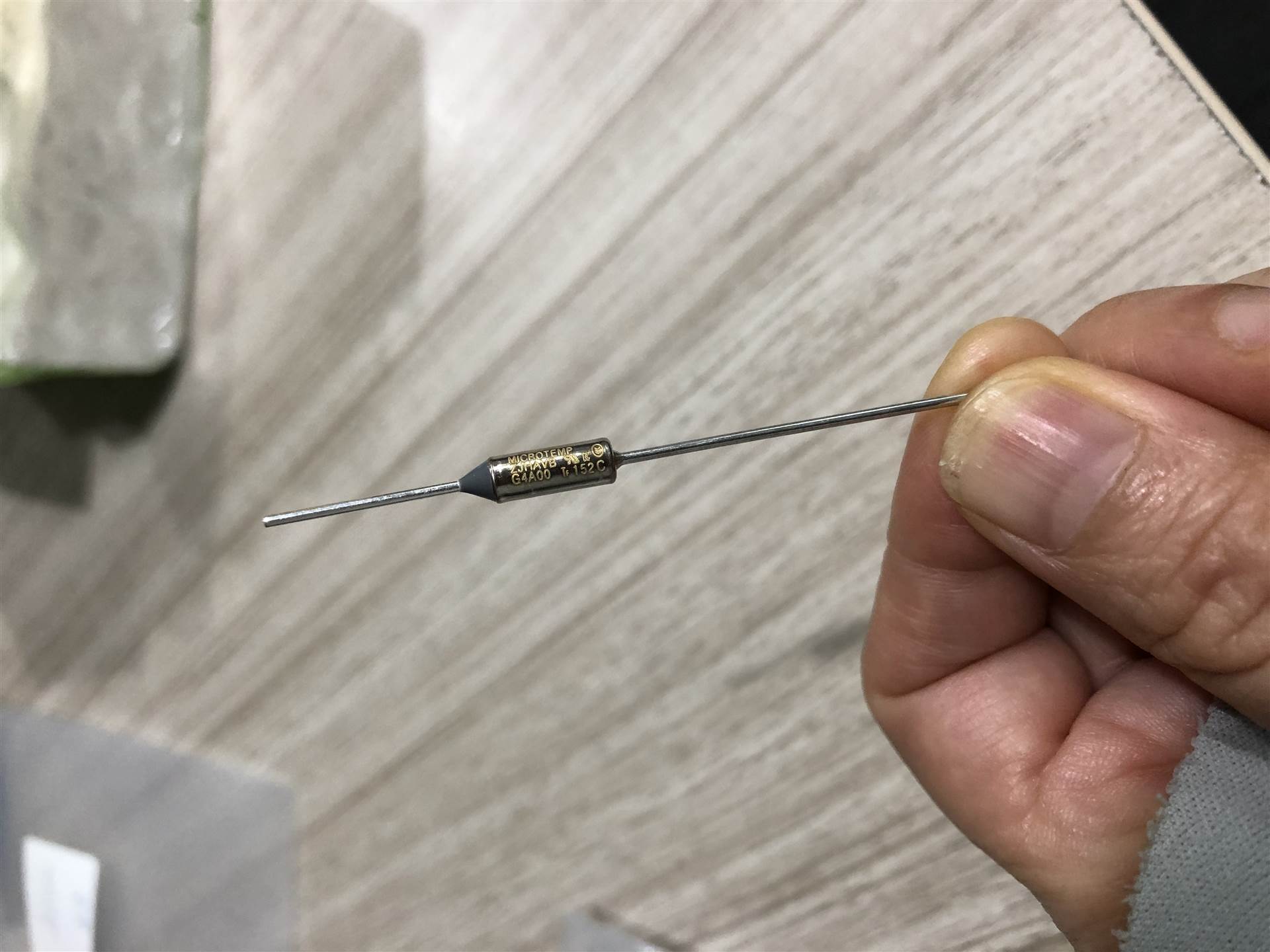Thermodisc 热熔断器10A 250V MICROTEMP G4A00和G4A01系列