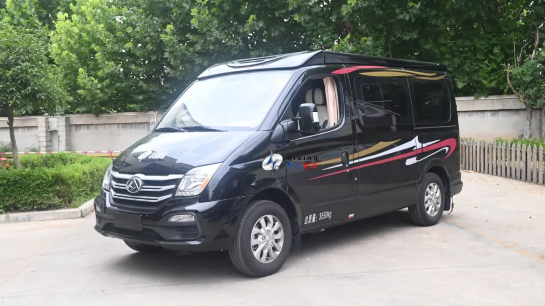 齐星房车 2022款大通v80平升顶房车 车身小巧  好开好停可入地库