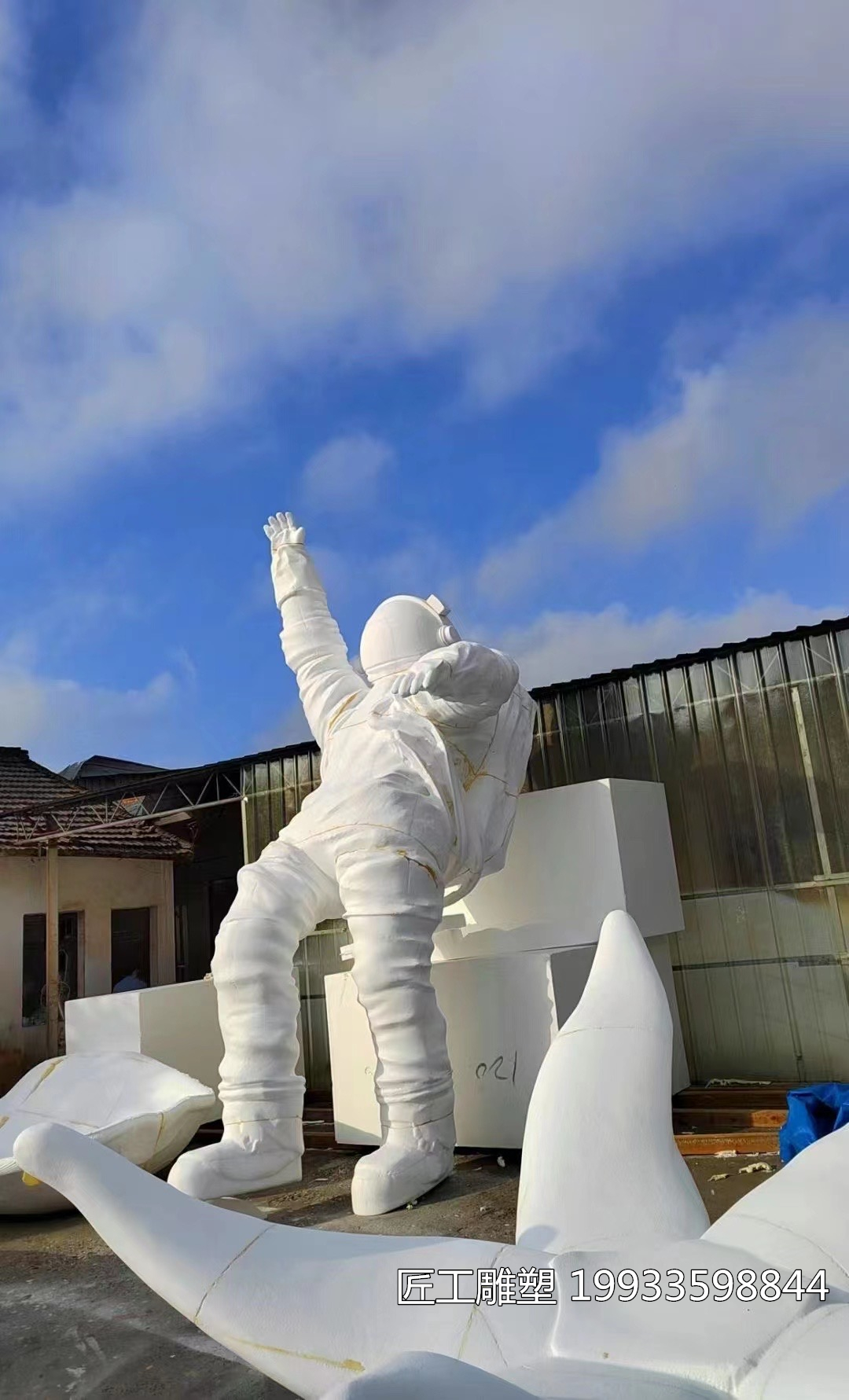 玻璃钢宇航员雕塑 玻璃钢人物模型制作 航天主题雕塑