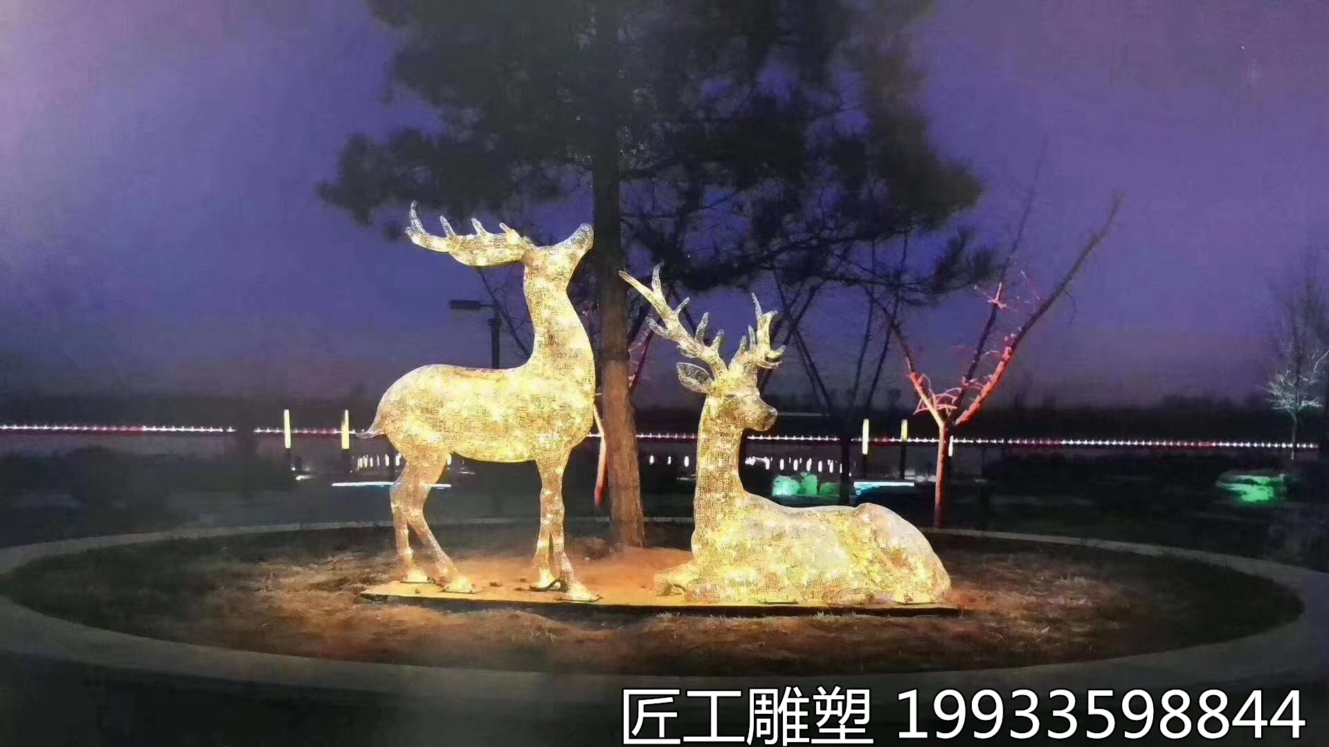 不锈钢动物鹿镂空雕塑