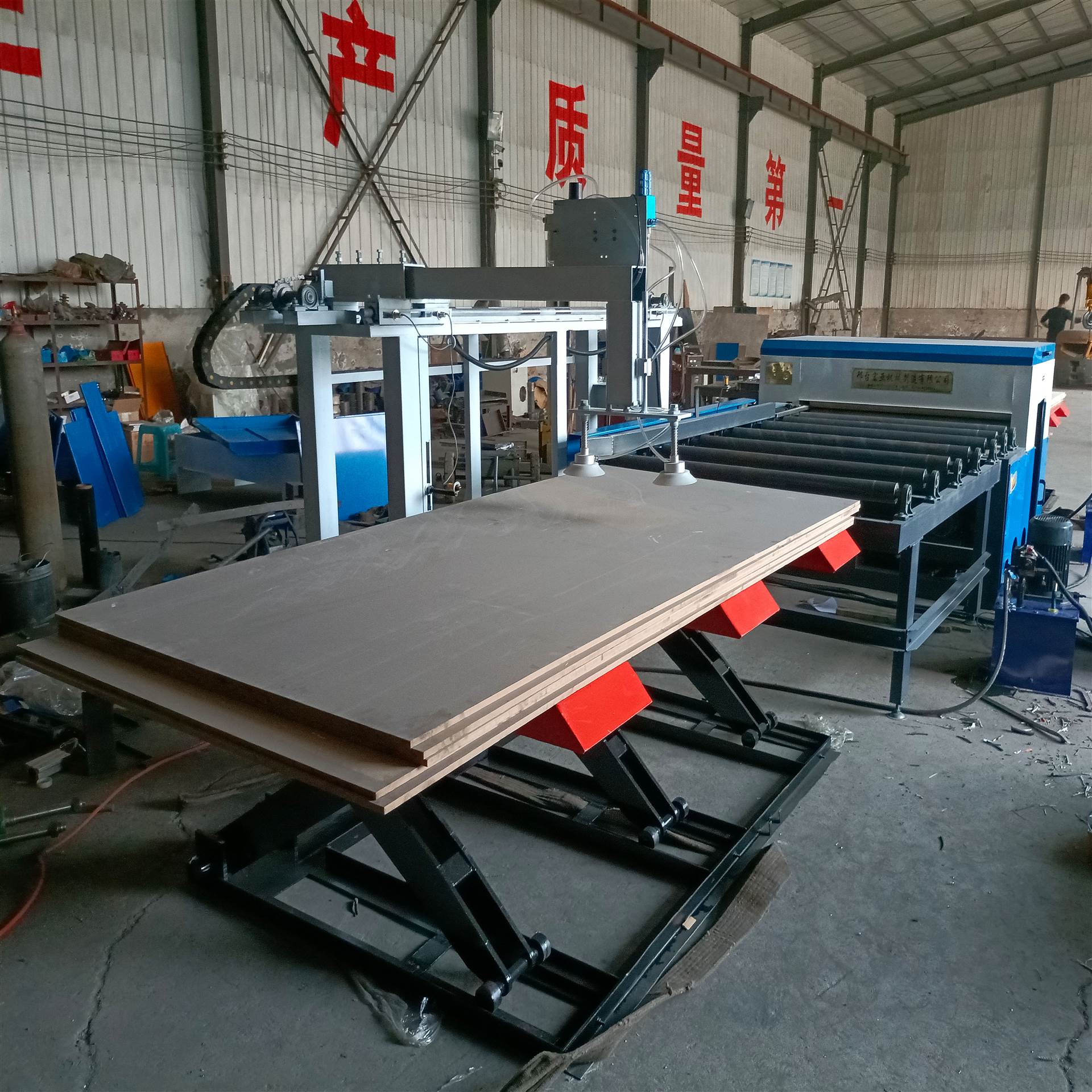 吸盘式板式多片锯 自动家具板材锯切设备 宏亚