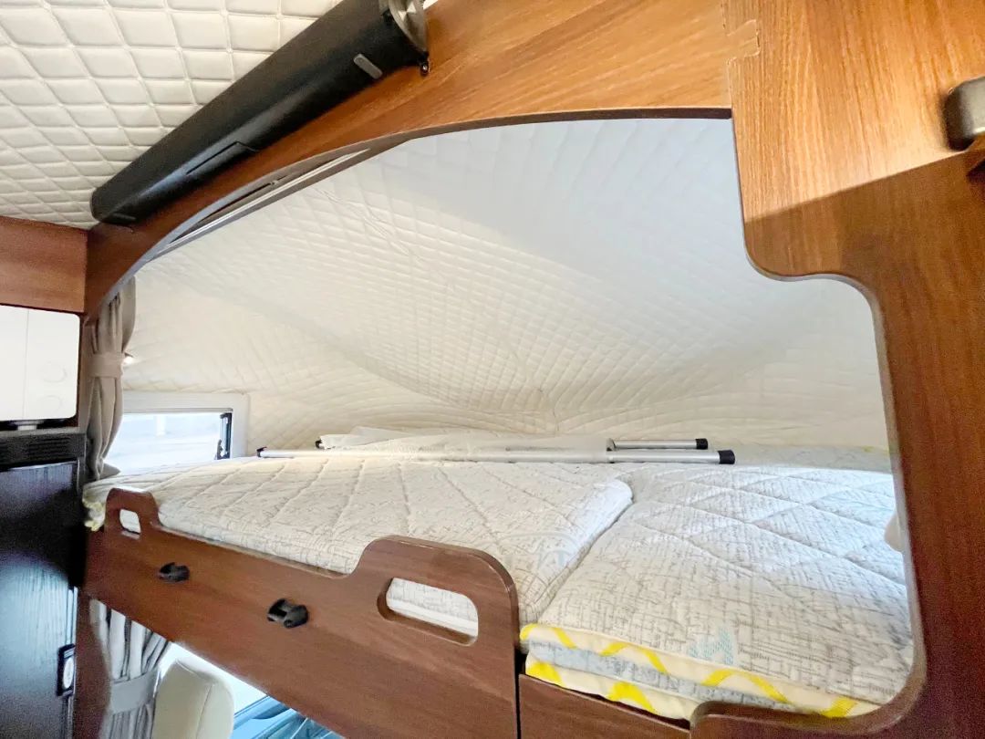 依维柯房车 给大家带来了一款全新作品     欧胜双拓展房车