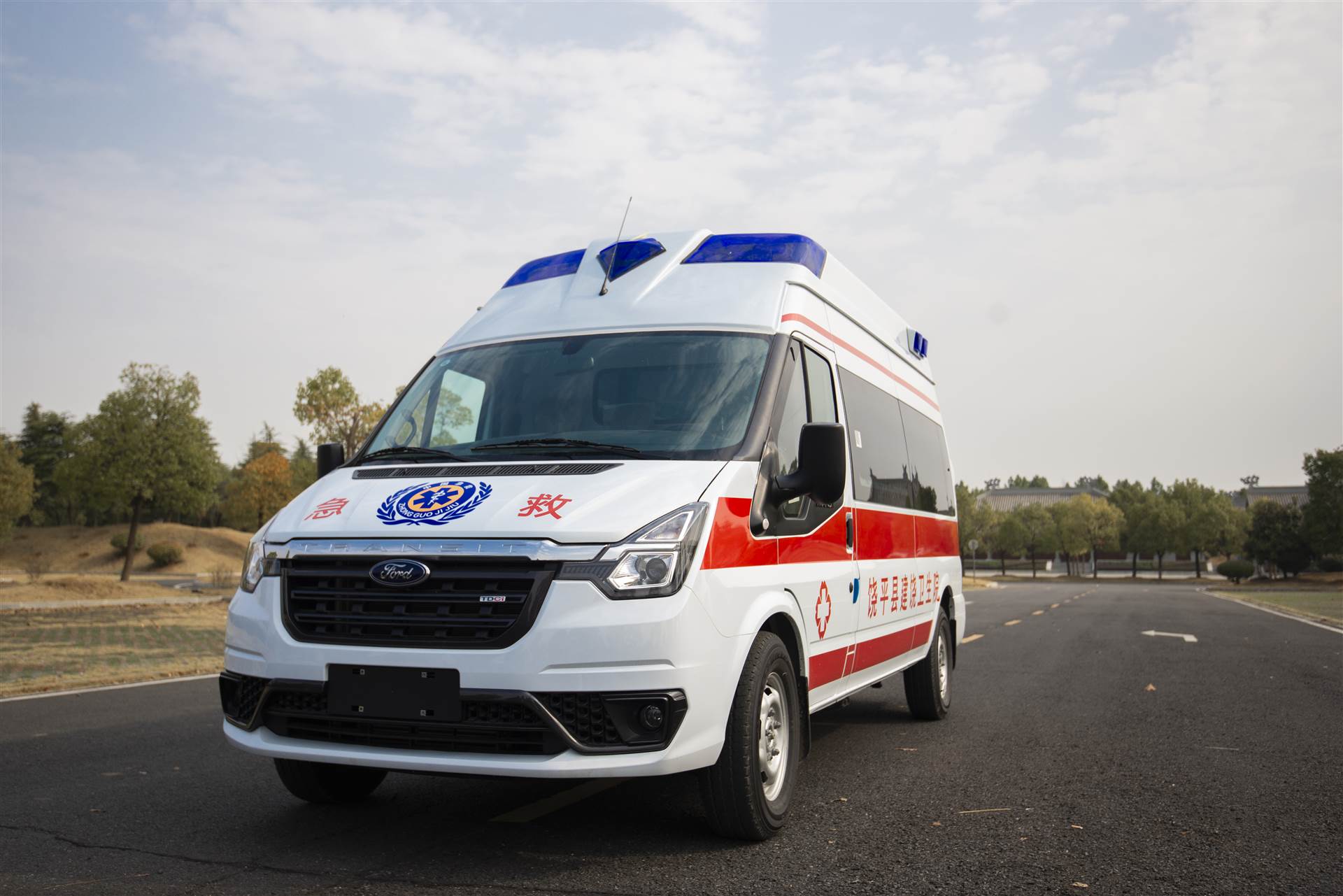 新生儿转院救护车 母婴救护车 全顺救护车 危重新生儿急救负压转运车