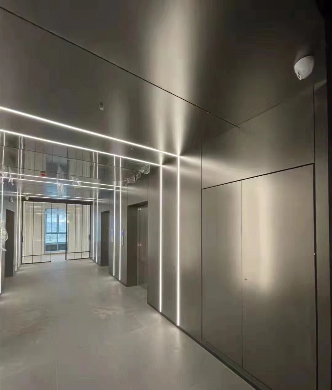 临沂金属木饰面板 pet镜面护墙板厂