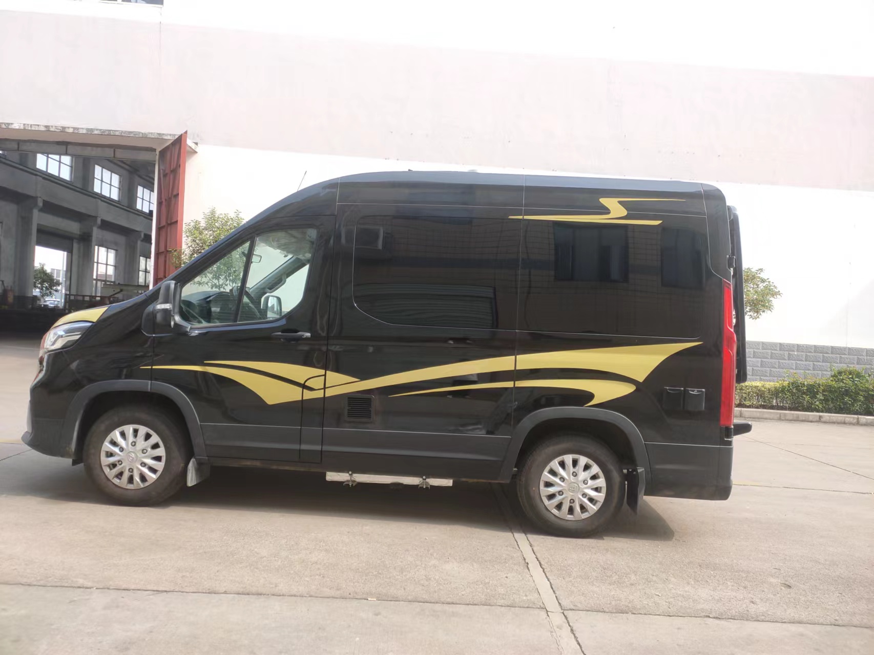 大通v90短轴高顶b型房车 外观小巧 内部设备齐全