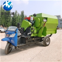 养牛厂饲草撒料车 7立方柴油饲料投料车 电动小型喂料车