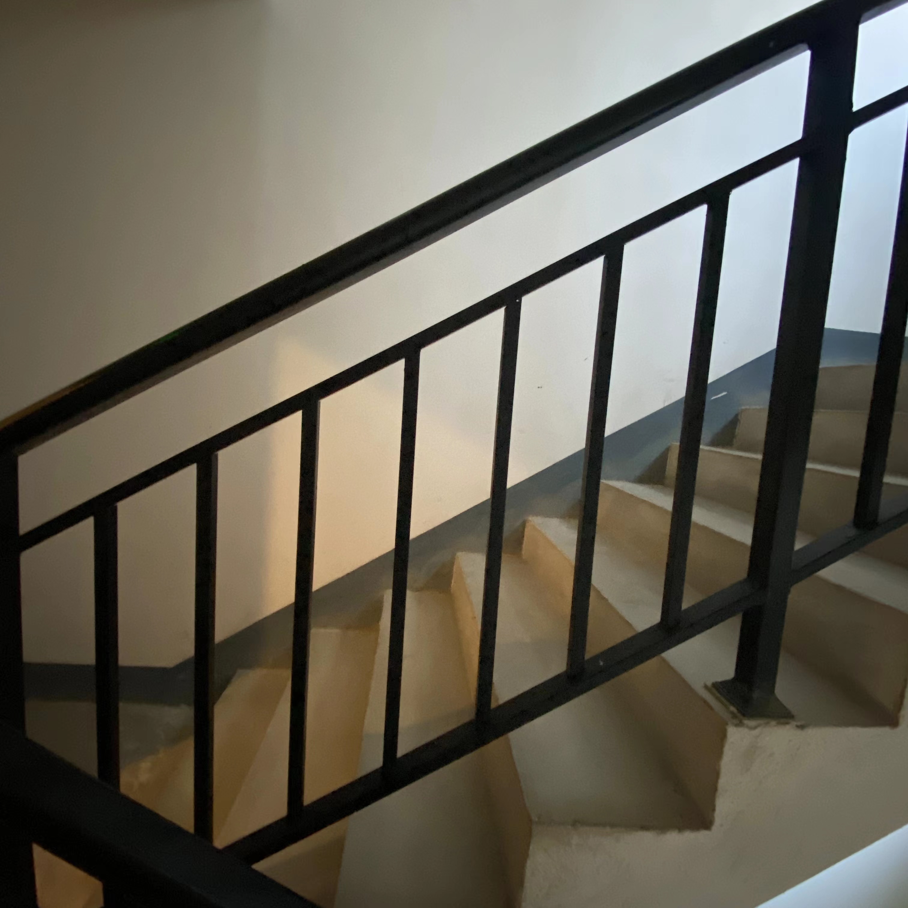 西安铁艺楼梯扶手 小区楼梯扶手 旋转楼梯厂家