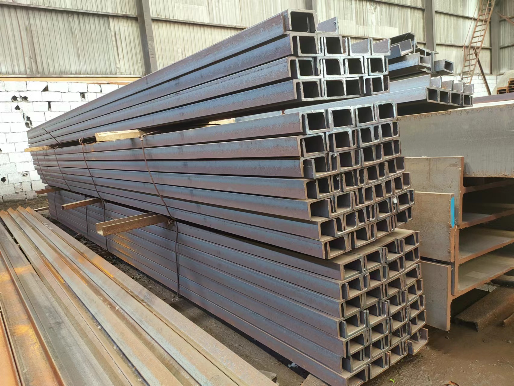 进口耐腐蚀s275jr欧标槽钢upn60*30*6*6尺寸和截面特性