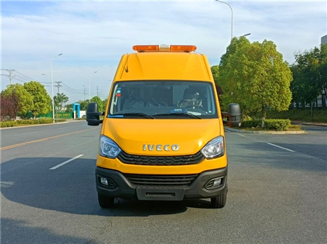 山东依维柯气防救险车 5-7人座 配移动氧源 空气呼吸机等