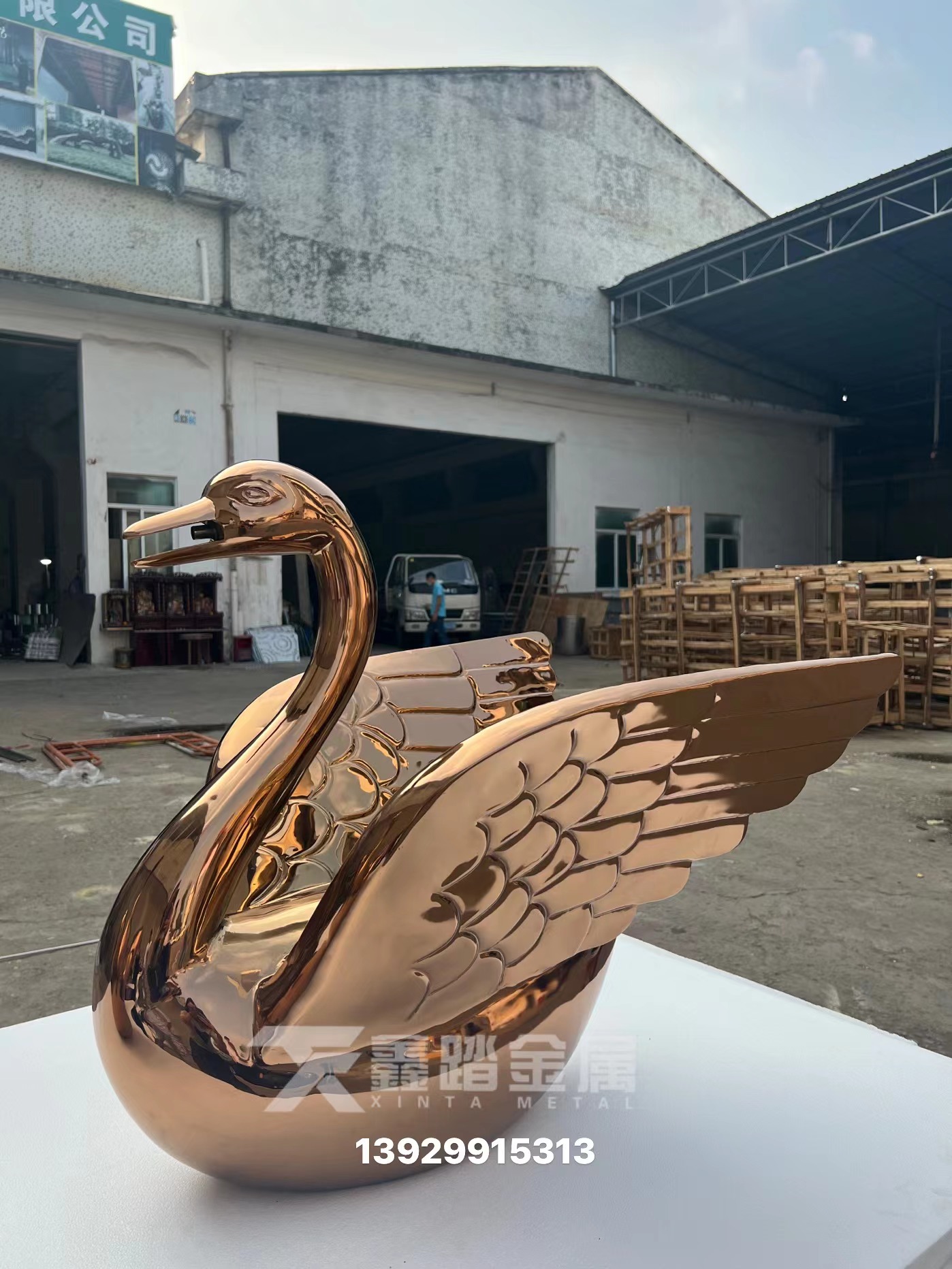 展示区金属不锈钢并蒂莲雕塑 莲花不锈钢酒店大堂创意金属雕塑件