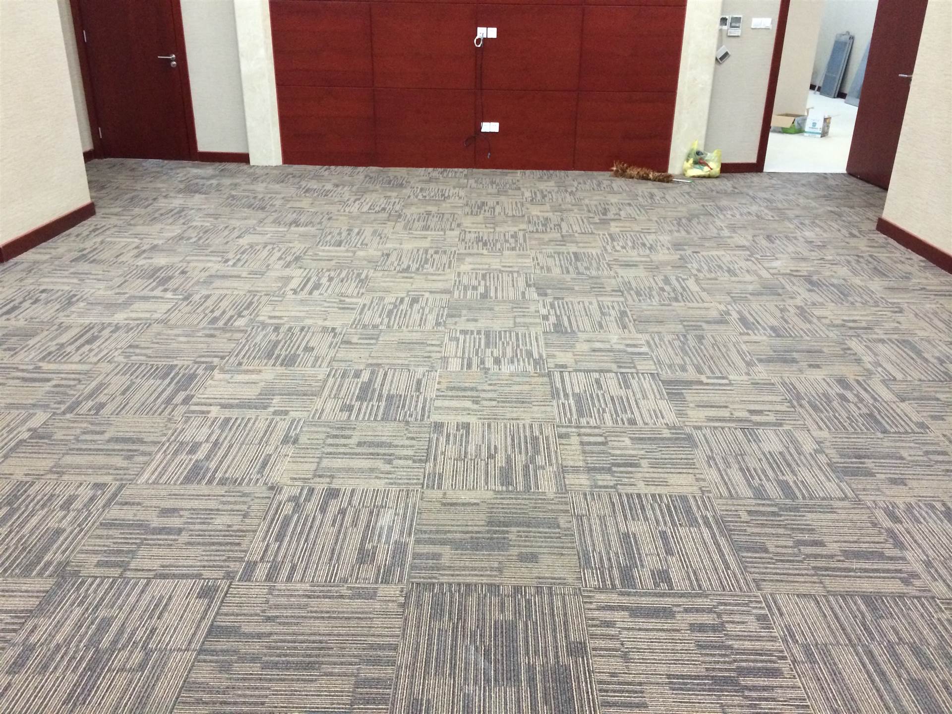 辦公室裝修地面地毯的使用技巧