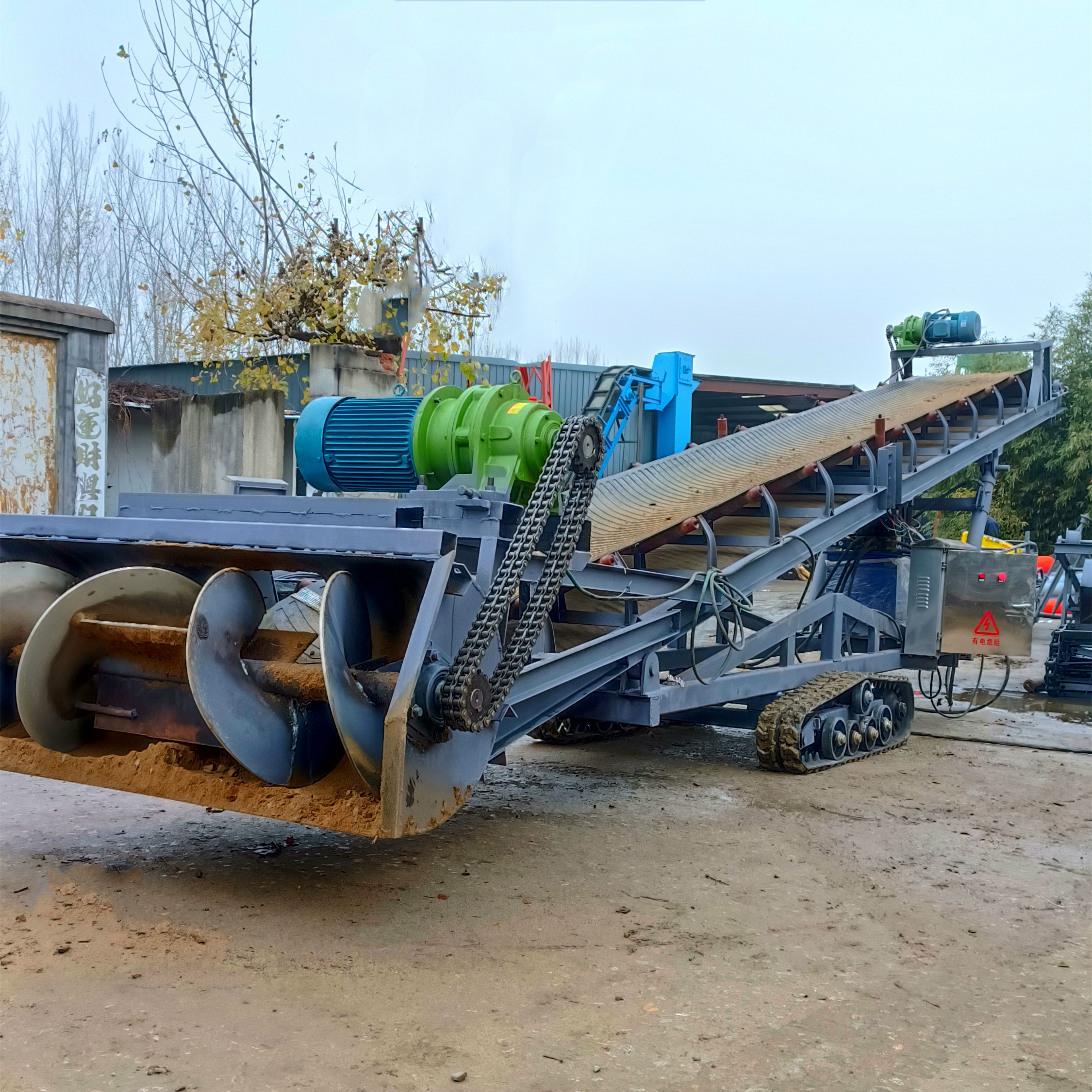 行走上料机  50方砂石装车机 ljxy农用扒谷机