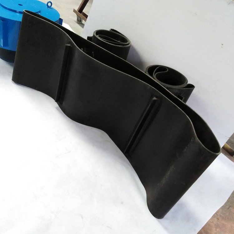 全自动除铁器皮带环形输送带4200x1200mm不锈钢刮板弃铁皮带