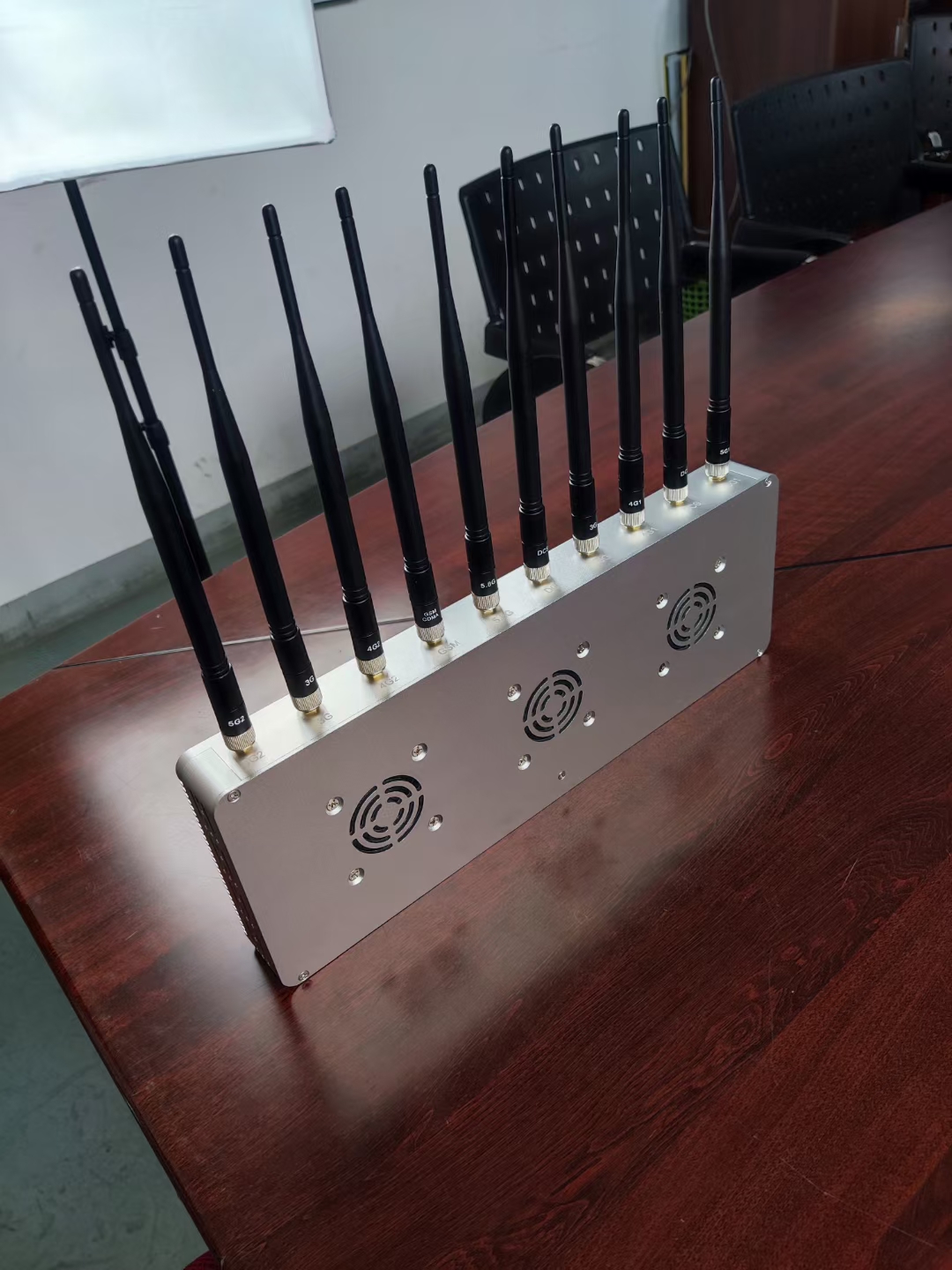 考场屏蔽器信号干扰仪