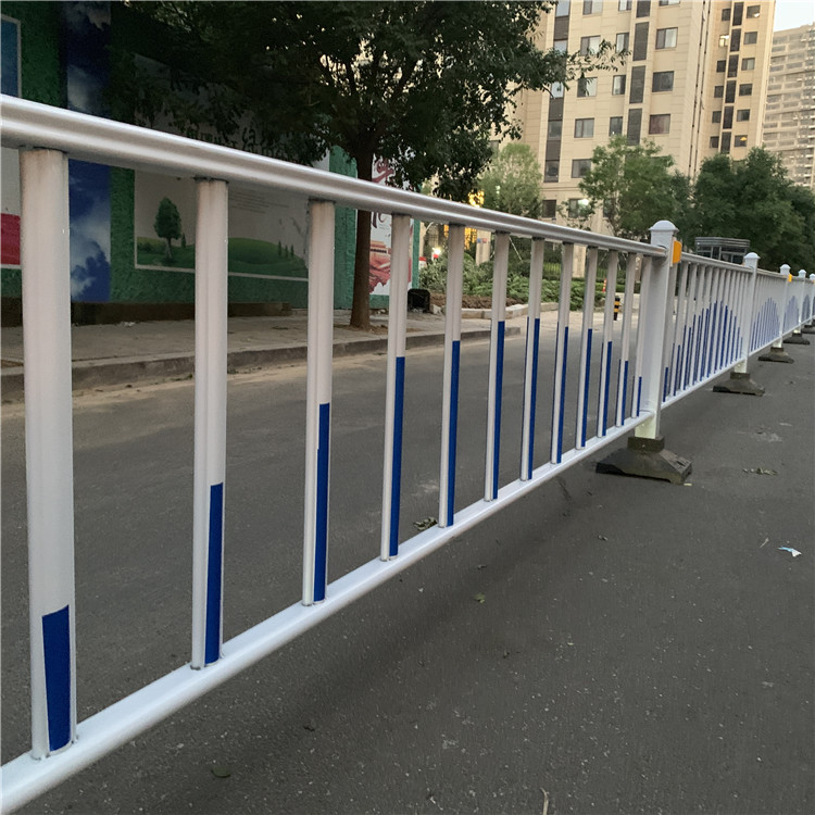 人车分流护栏公路隔断护栏城阳