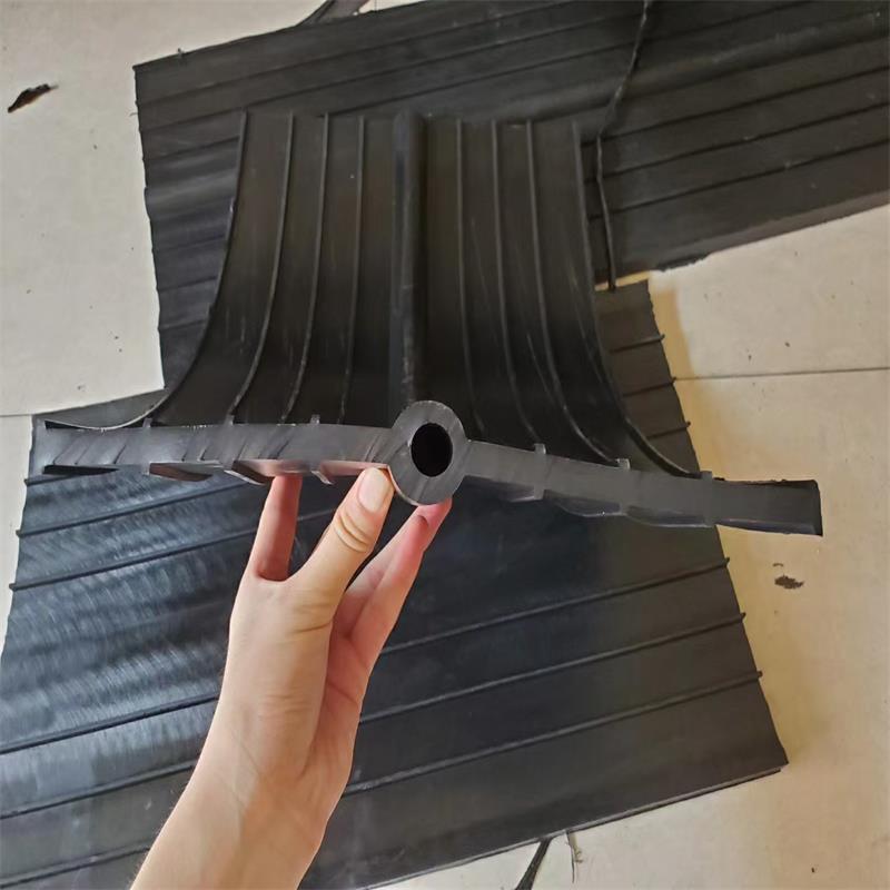 箱涵沉降缝止水带算法