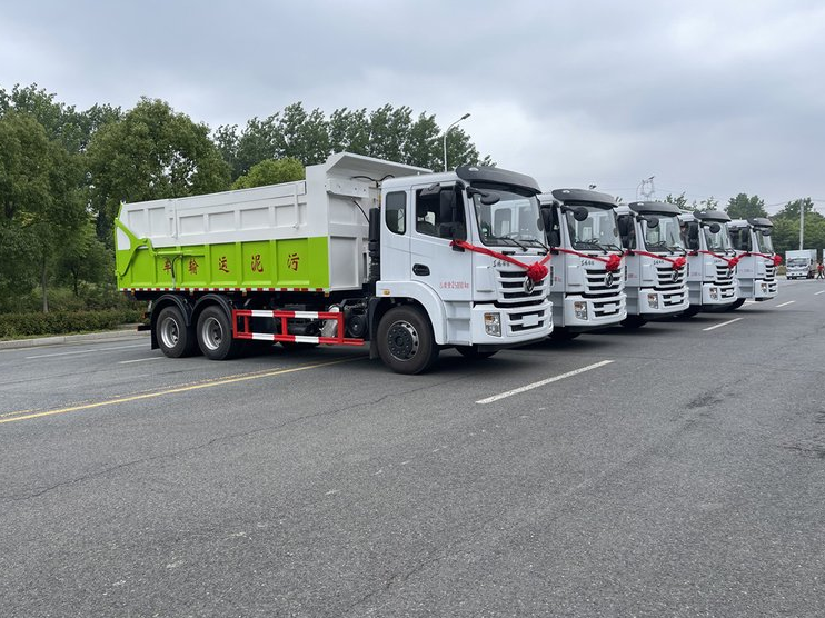 鸡粪密封自卸车 18方液体猪粪转运车