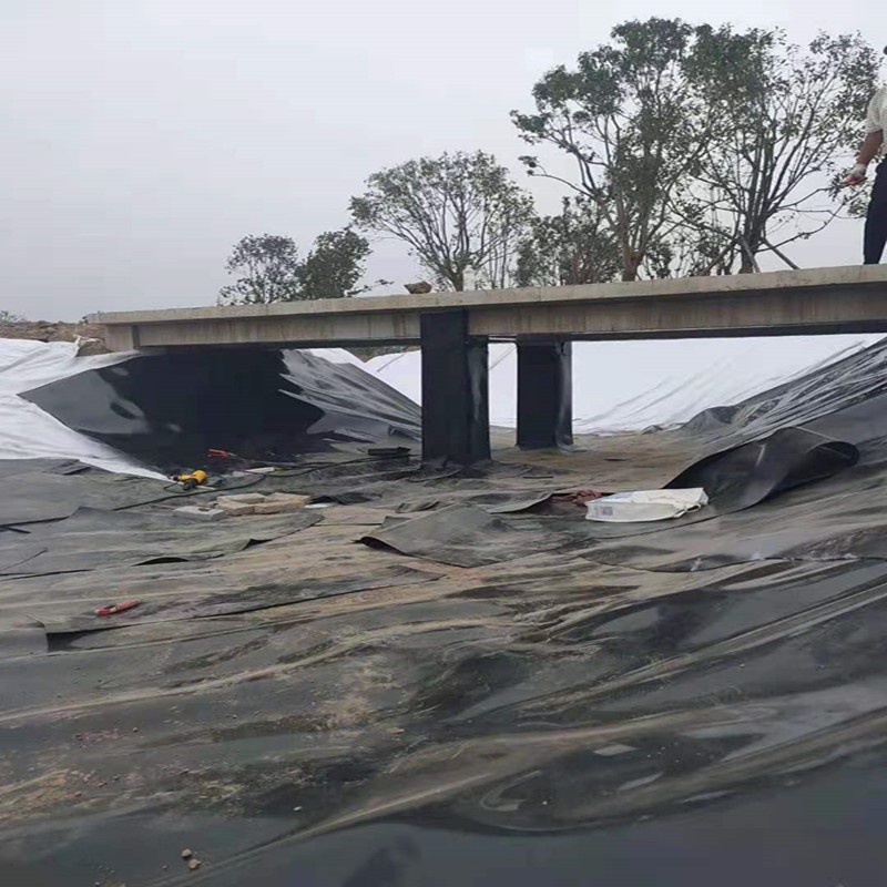 堆泥场防渗HDPE土工膜 堆粪棚防渗材料 河道防渗地膜 景观湖防渗漏膜