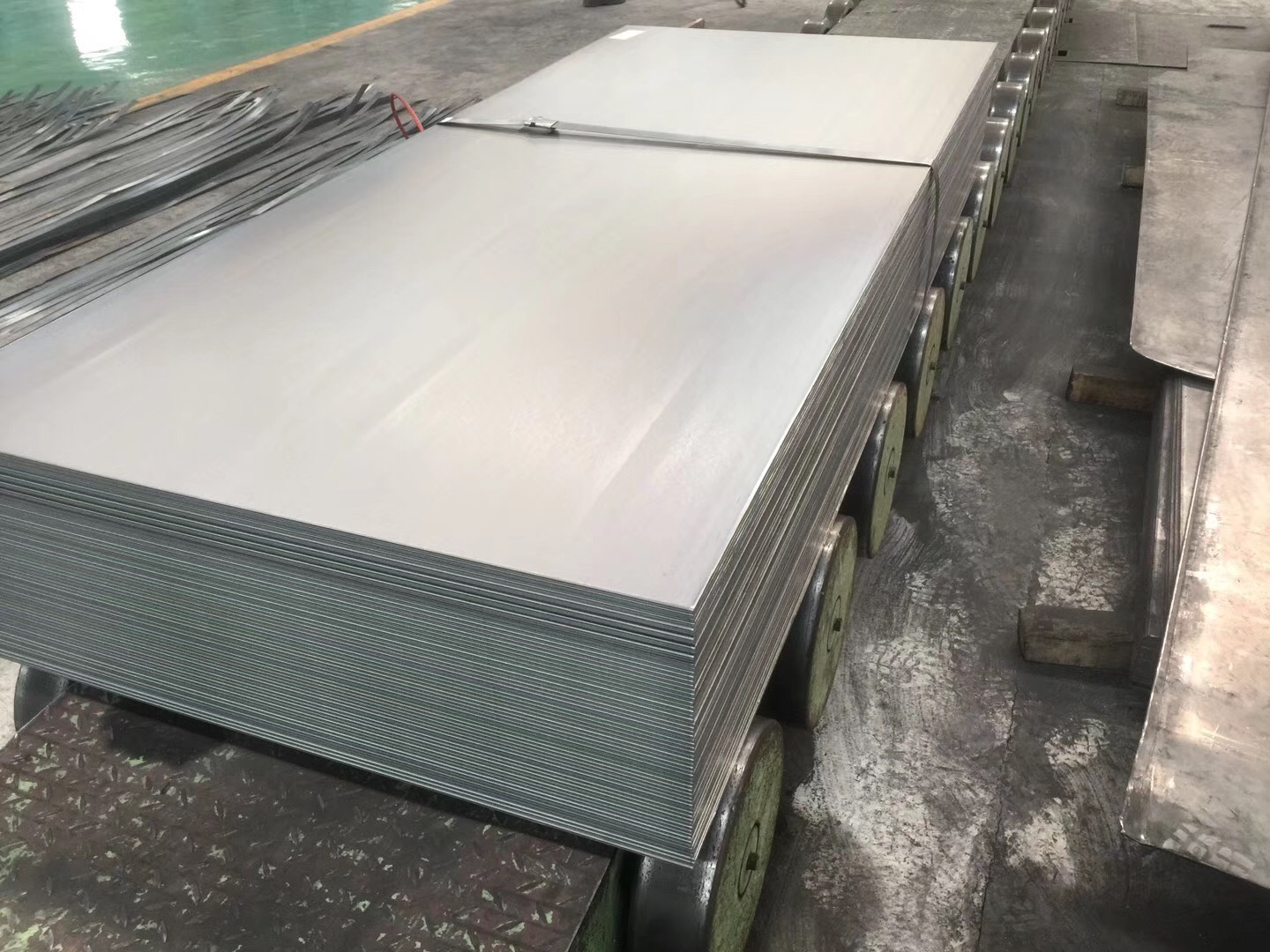 热轧板 qste420tm宝钢热轧汽车钢板 用于轿车门立柱用料