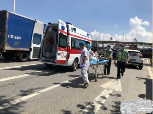 深圳救护车跨城市转院-跨省120救护车出租转运-紧急救援护送