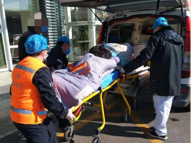 天津长途转运救护车-长途120救护车病人转院-床到床服务