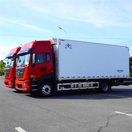 东风天锦高顶双卧冷藏车 6米8肉钩冷链运输车厂家