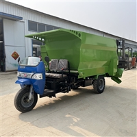 单侧双侧饲料撒料车 养牛场自动喂料车 柴油动力饲草投料车