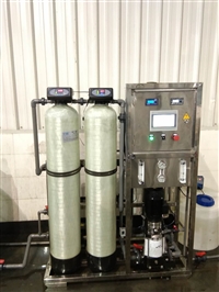 客户定制蓄电池配料纯水设备 0.5T/h全自动小型纯水机