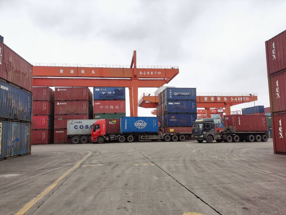 中山港口华奥拖车报关等用心服务,好财运,行天下