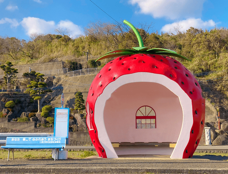 不锈钢草莓雕塑 水果房子雕塑 草莓屋子景观装置缩略图