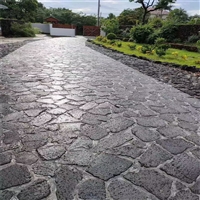 墨韵石生 黑色火山岩墙面 红色火山石碎拼 灰色洞石大理石