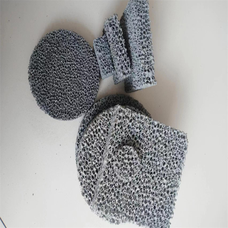 河南鑄鋼泡沫陶瓷過濾器，有效過濾雜質(zhì)，提高金屬溶液純凈度