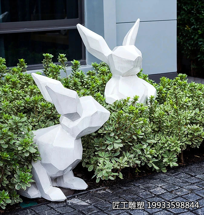 不锈钢兔子雕塑