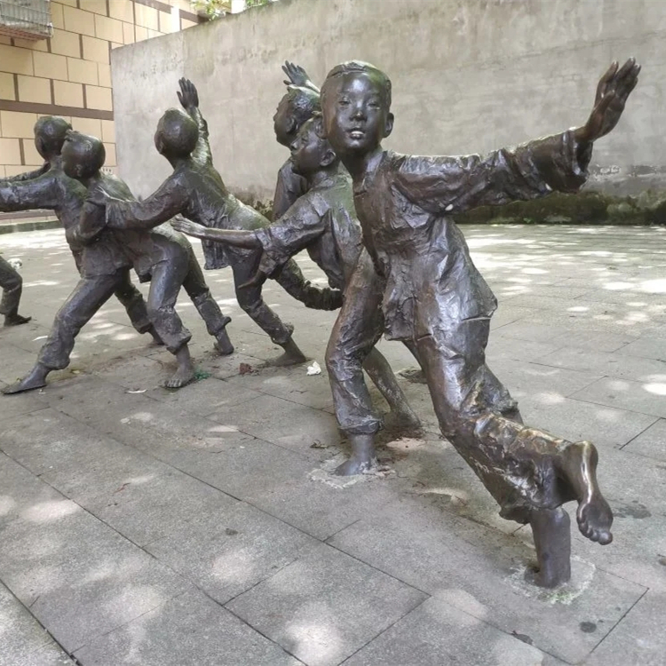 鹰捉小鸡雕塑,玻璃钢儿童玩耍雕塑,童年主题雕塑_供应产品_曲阳县百韵