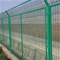 和硕县护栏网厂家临时护栏网制作  新疆围栏网厂家